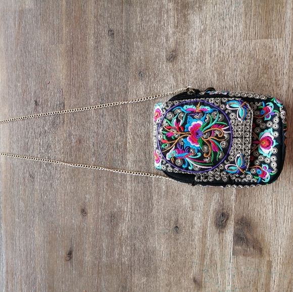 Embroidered cross bag - Picture 2 of 4